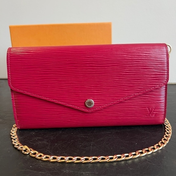 Louis Vuitton Sarah Wallet - Picture 1 of 12